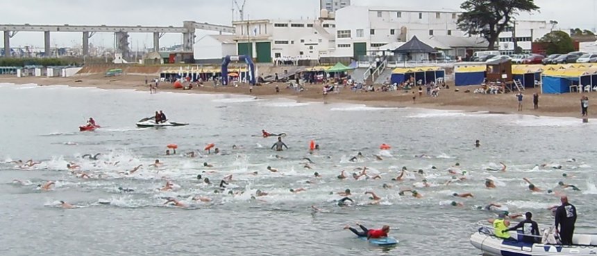 Deportes | Carrera de aguas abiertas en homenaje a los marinos del ARA San Juan