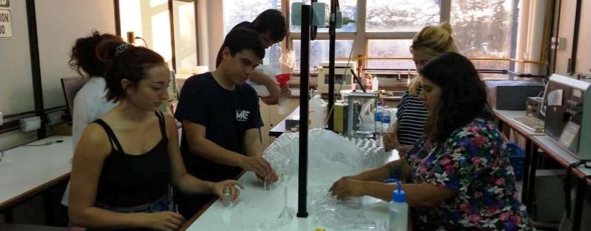 Local | Estudiantes de la UNMdP producen alcohol en gel