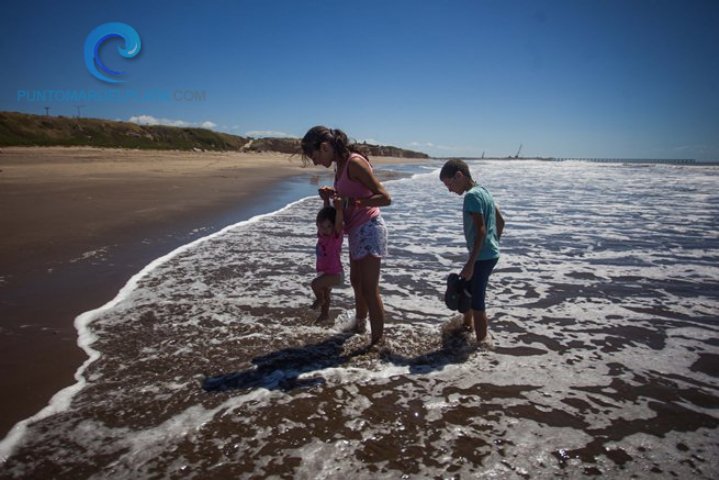 Retiran cartel de prohibición de baño en la playa Las Delicias | 
