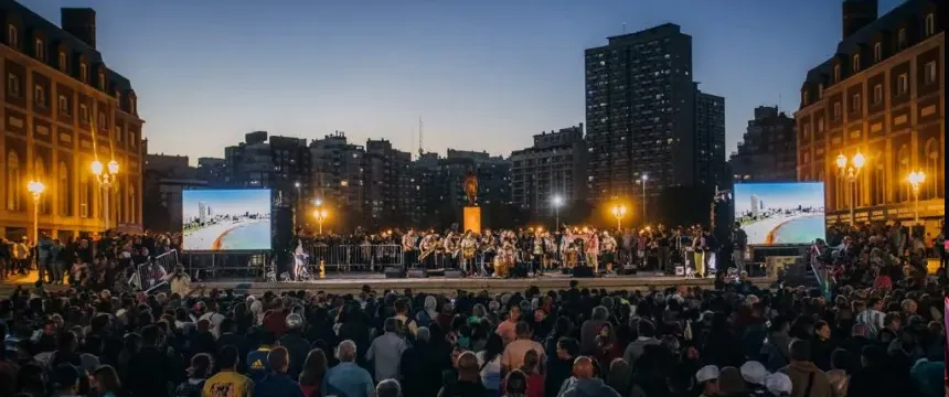 Música y danza en el acto oficial de encendido de las Farolas históricas de la Rambla | Punto Mar del Plata